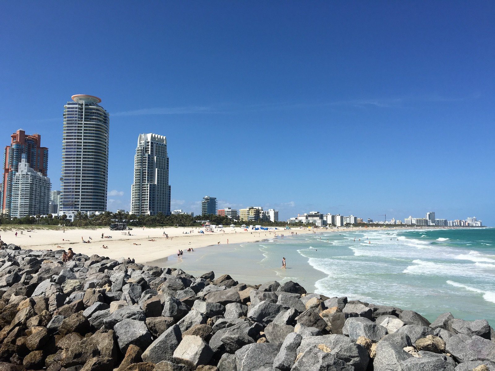 Image of guests at South Pointe Park Pier, Miami