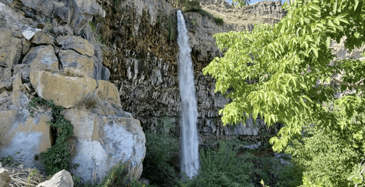 Perrine Coulee Falls - Scenic View